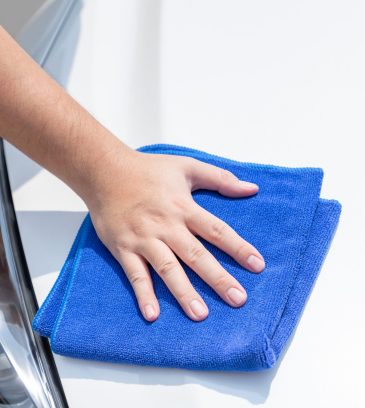 Auto service worker cleaning car with micro fiber cloth